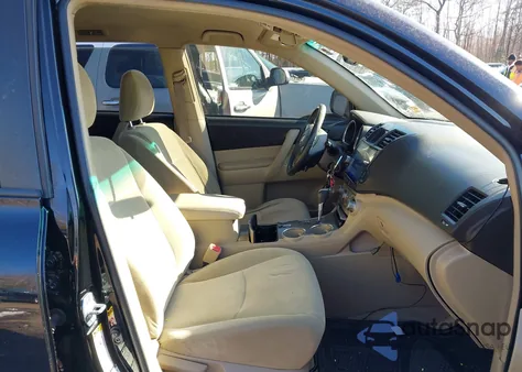 2010 Toyota Highlander Base V6 z USA, uszkodzony, nr VIN 5TDBK3EH8AS022085